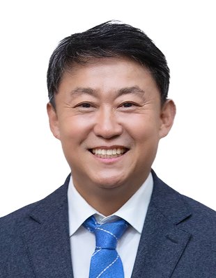 김우민