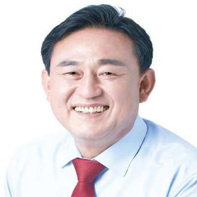 이충우