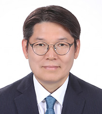 정성일
