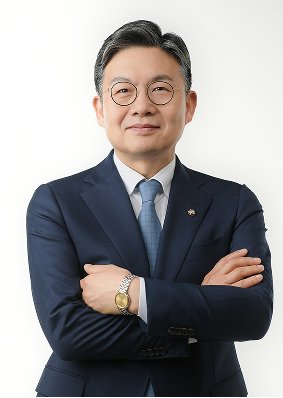 김윤 사진