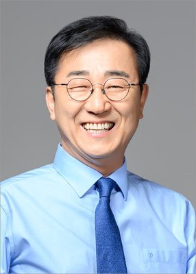 김윤덕 사진